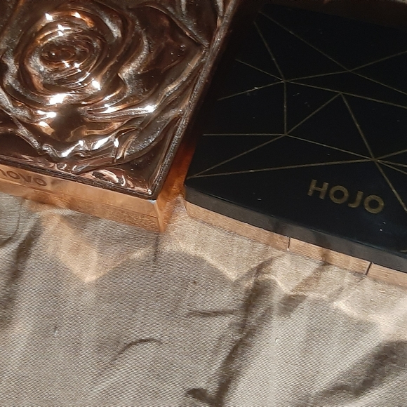 Makeup - Picture 2 of 10